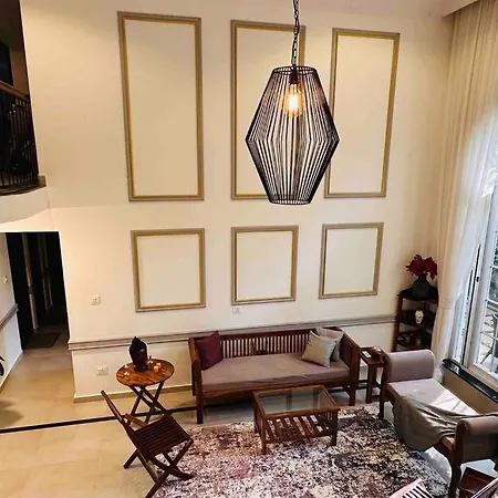 “Tranquil 3Bhk Condo Retreat - Tudor House”